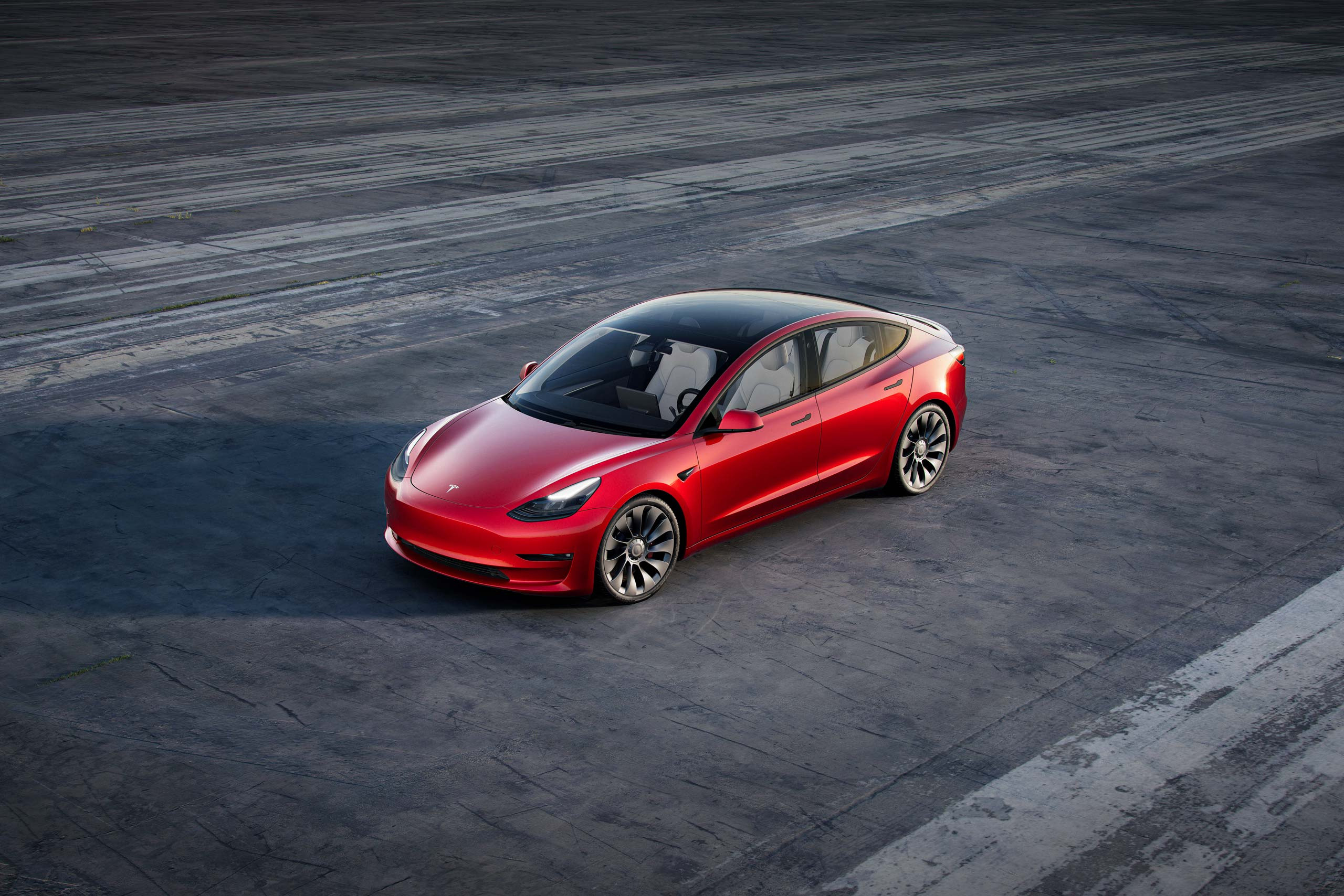 BYD與Tesla的電動車銷售爭霸戰已臻白熱化