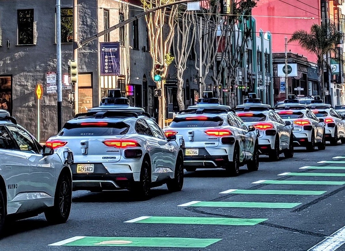 Waymo成為道路坑洞巡檢車，象徵自駕技術也能改善城市基礎建設